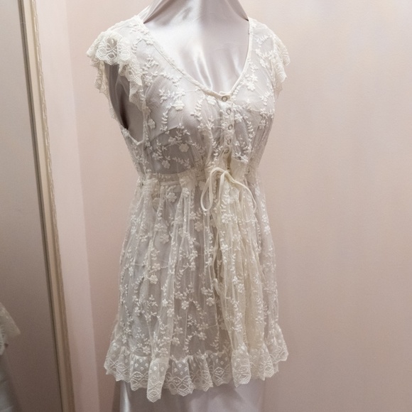 Cecico Dresses & Skirts - Cecico Lace Dress-Size Large NWT